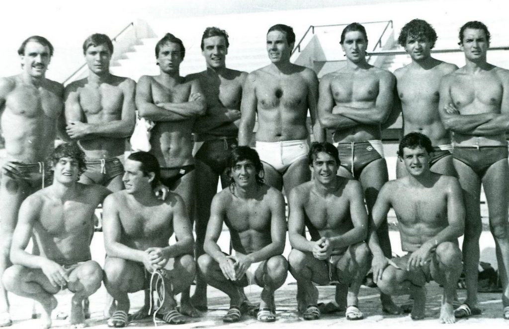 Este era el equipo nacional en el año 1982, cuando Robert, Manuel Delgado, Antonio Esteller, Manuel Delgado, Antonio Esteller, Jordi Carmona, Juan Jane, Jose Luis Morillo, Felix Fernandez, Salvador Franch, Rafael Aguilar, Antonio Sans, Manuel Estiarte, Alberto Canal y Antonio Aguilar lo formaban / W.L.