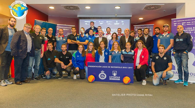 Foto de familia tras la presentación de Las Ligas Nacionales 16/17 / JOSEP ARNAU (ATELIER PHOTO)