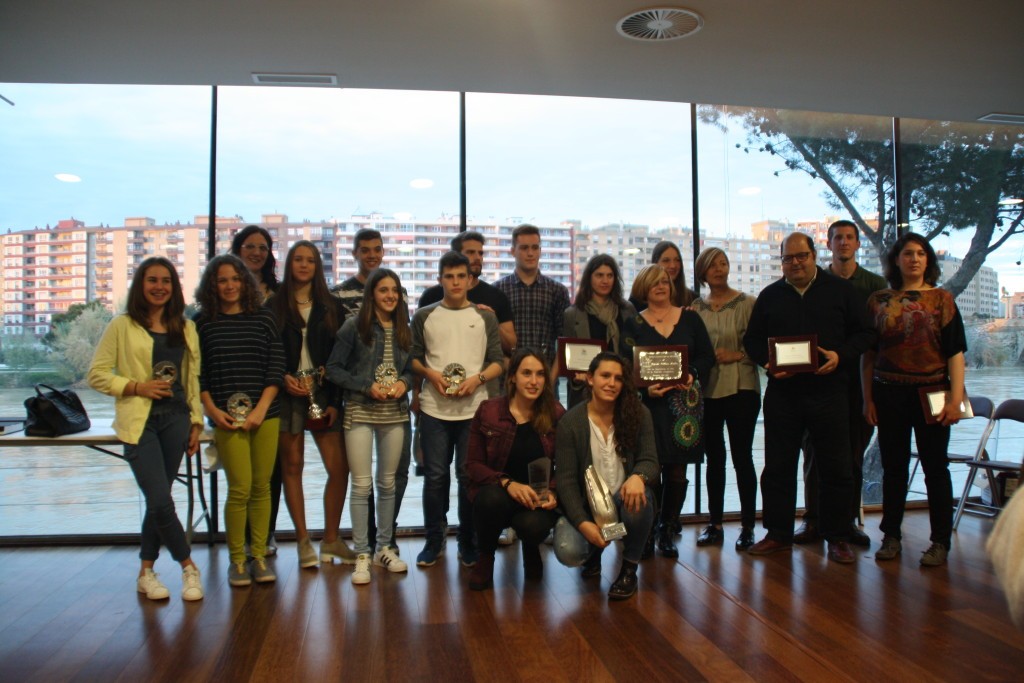 Foto de familia tras la entrega de galardones a los premiados / V.K.