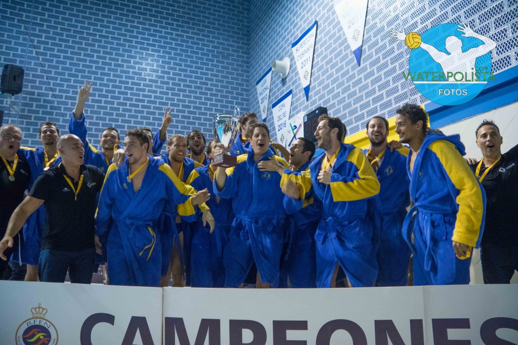 Los jugadores del CNAB celebrando el título de Liga / BILLY RAMÓN (ATELIER PHOTO)