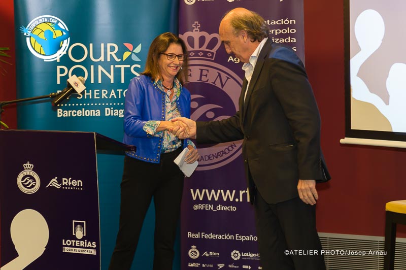 La presidenta de Loterías Apuestas del Estado junto a Pere Robert ayer en la presentación de las Ligas / JOSEP ARNAU (ATELIER PHOTO)